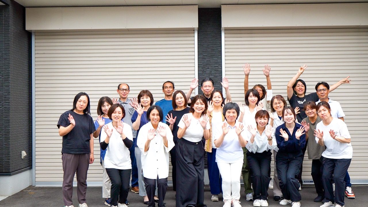 CKRグループ 就労継続支援B型事業所のスタッフ・ご利用者の集合写真